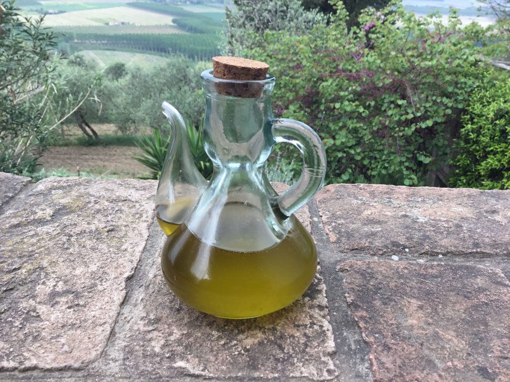 olive oil, an essential ingredient for easy pasta recipes