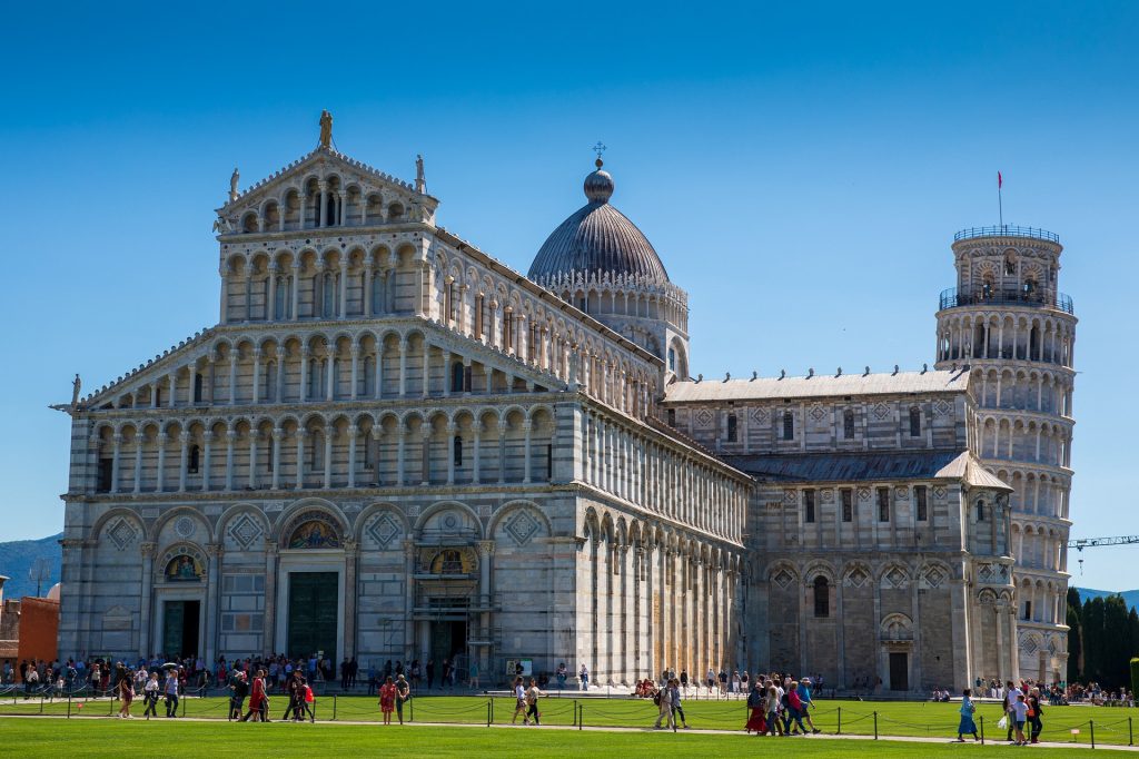 Pisa and its leaning tower: a wonderful place to see in Italy